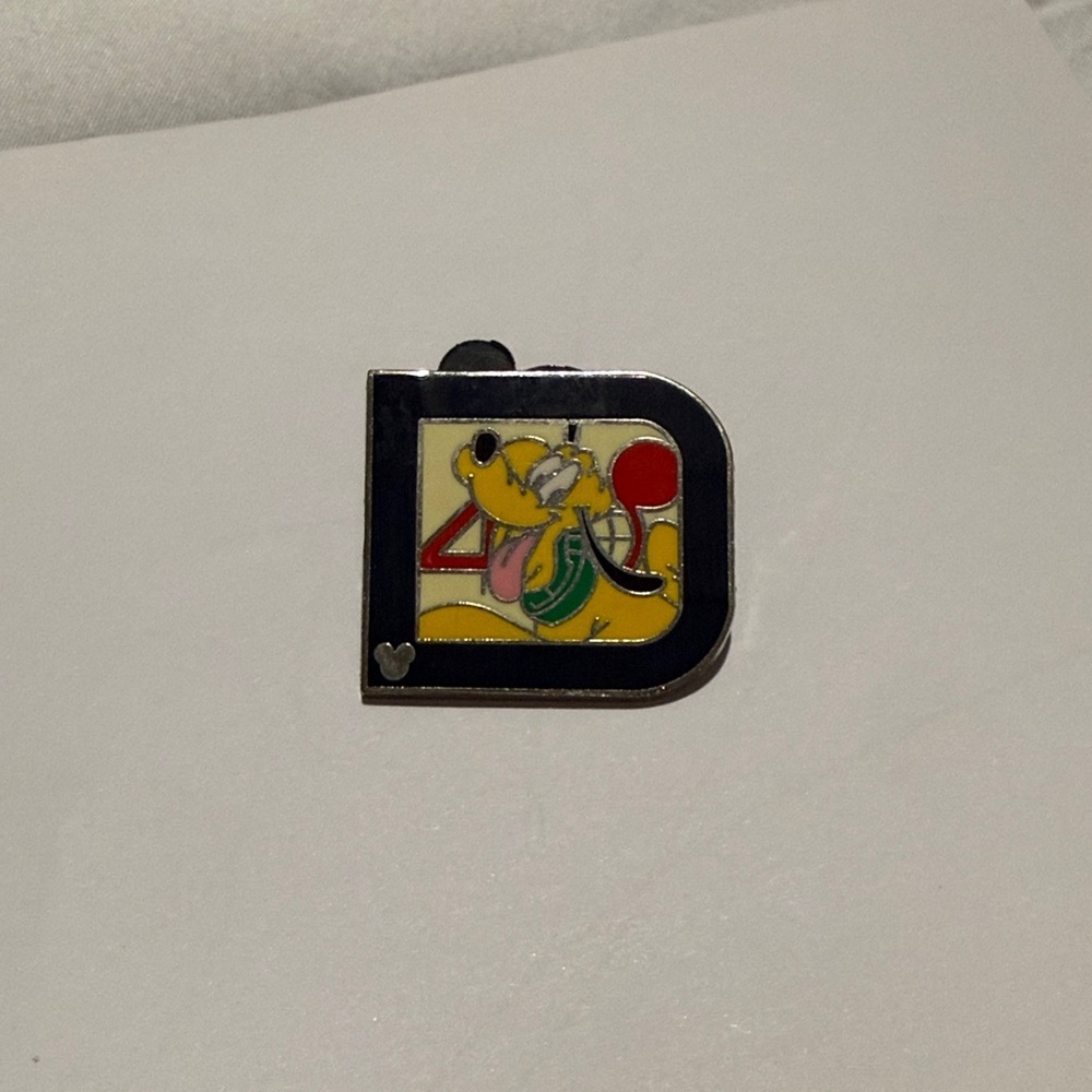 2011 Hidden Mickey Disney Pluto Pin
